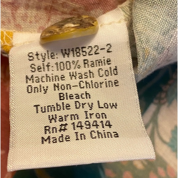 Johnny Was Workshop Marseille Garden Resort Shirt in Pink! - Picture 9 of 10